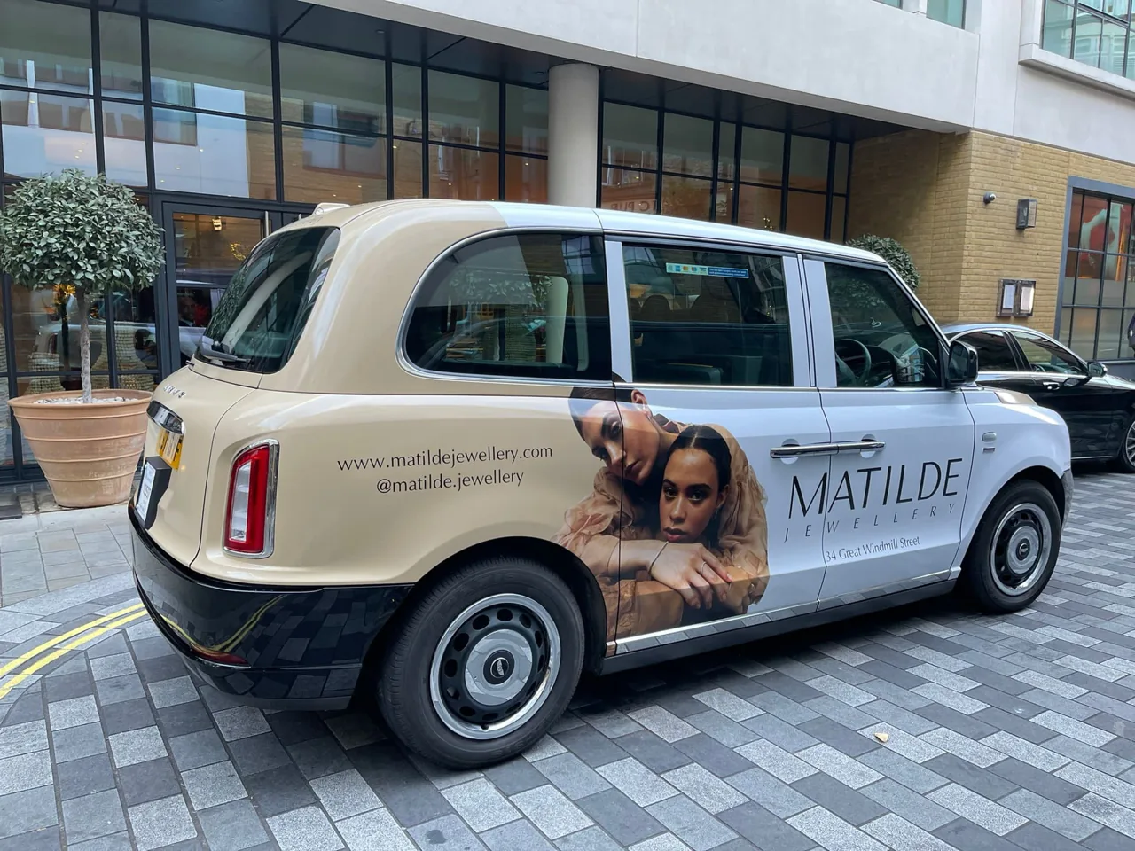 Matilde Jewellery full taxi wrap on a London TXE taxi (Cabspace Media)