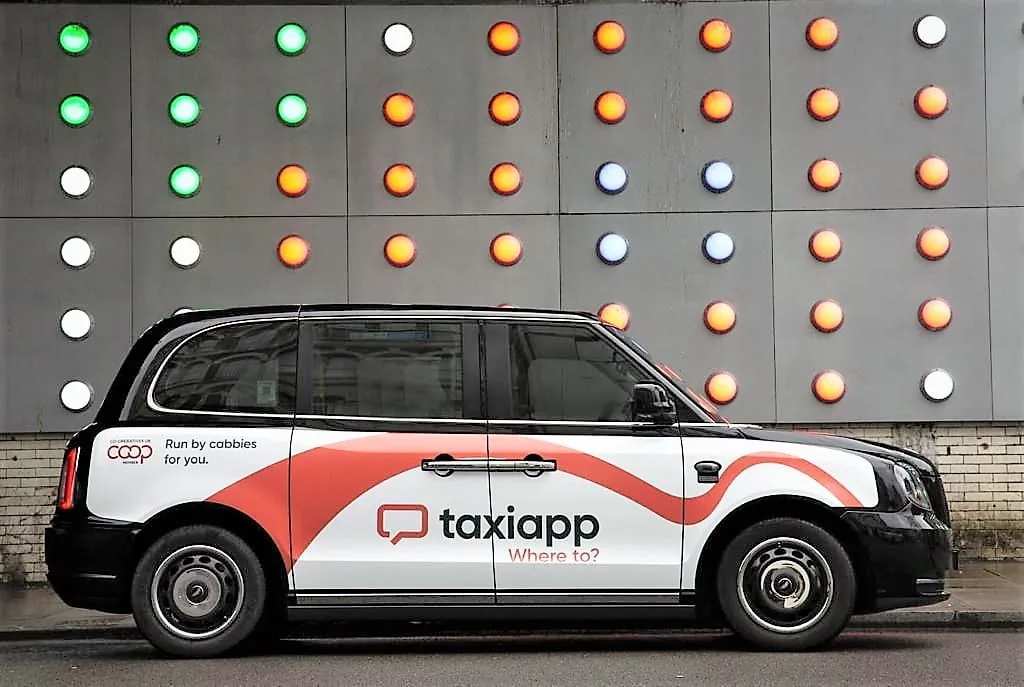 TaxiApp Super Sides format on a London black cab (Cabspace Media)