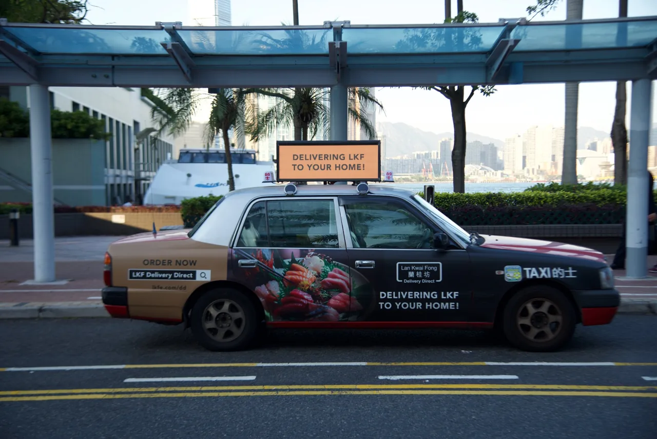 Captive 8 taxi-top digital screen showing contextual creative, Hong Kong street