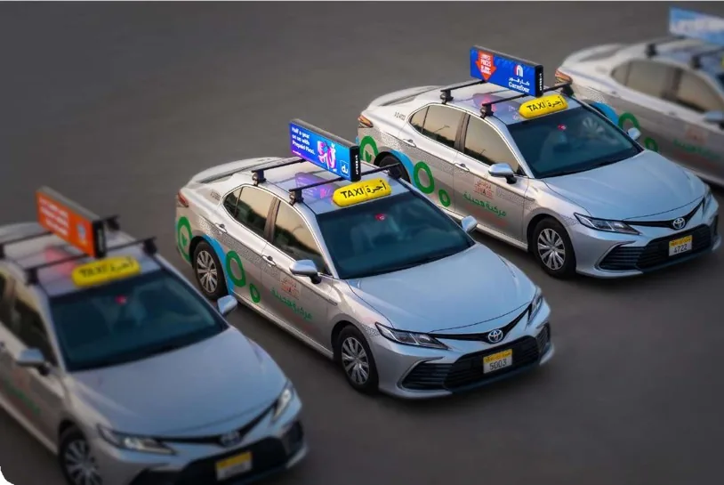 Fleet of Abu Dhabi (Tawasul) taxis running programmatic digital rooftop advertising screens