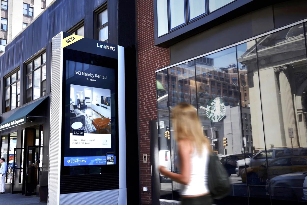 StreetEasy real-time apartment-listing ad on a LinkNYC street kiosk, NYC