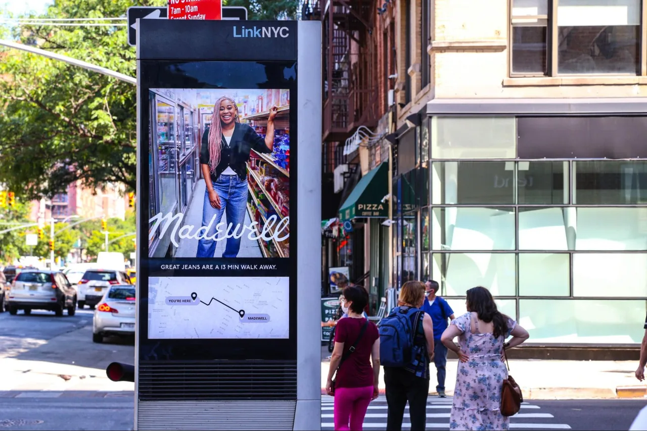 Madewell retail campaign on a LinkNYC digital street kiosk, NYC