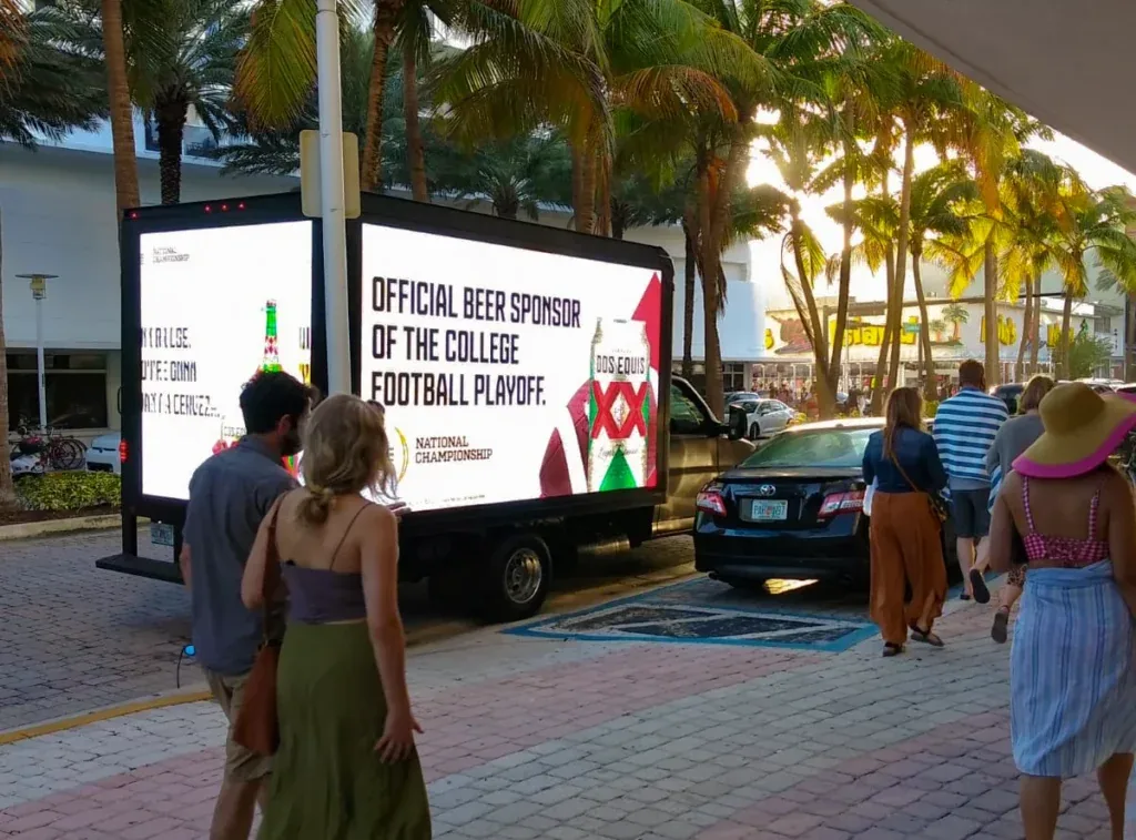 Dos Equis beer ad on a digital truck LED screen (Momentara official site)
