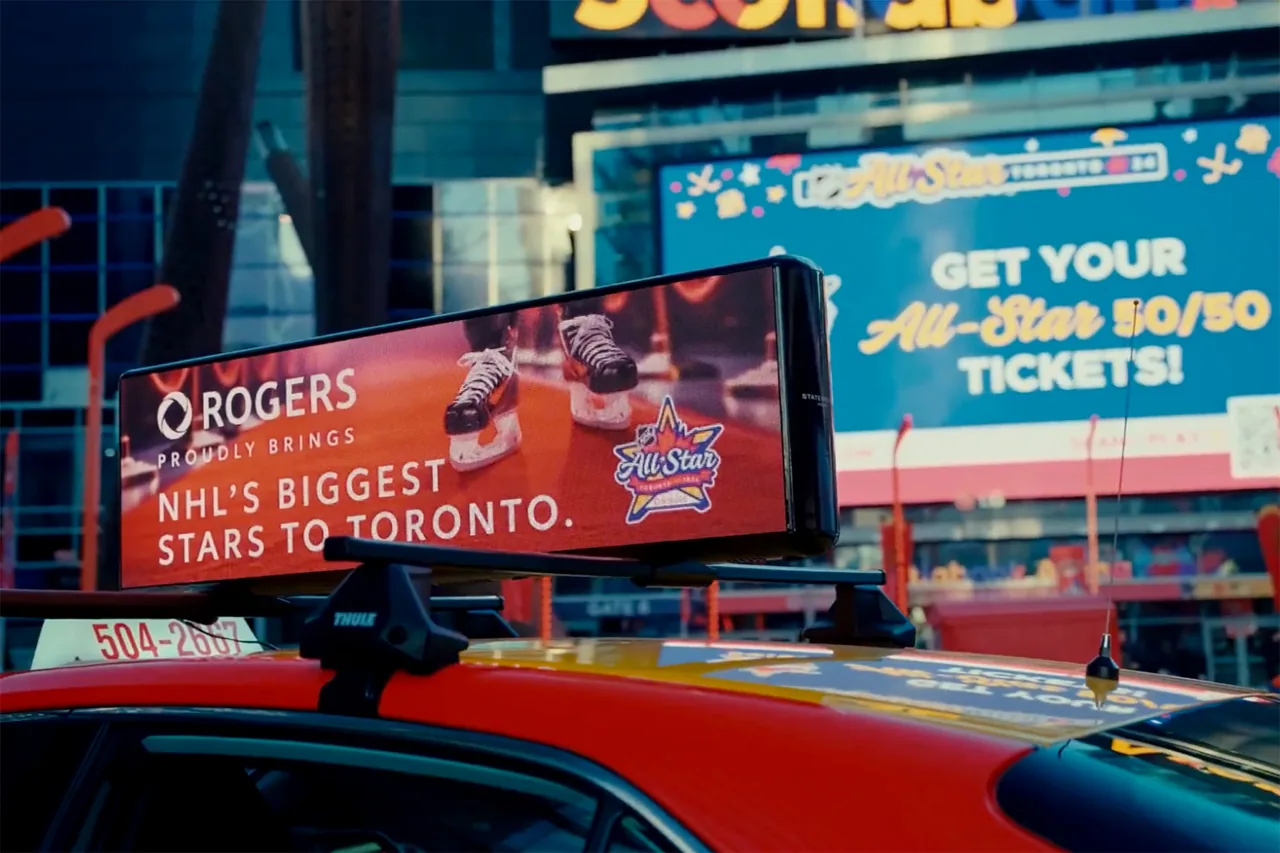Rogers 'NHL's Biggest Stars to Toronto' digital taxi-top LED sign on a Toronto Co-op taxi (Statements Media)
