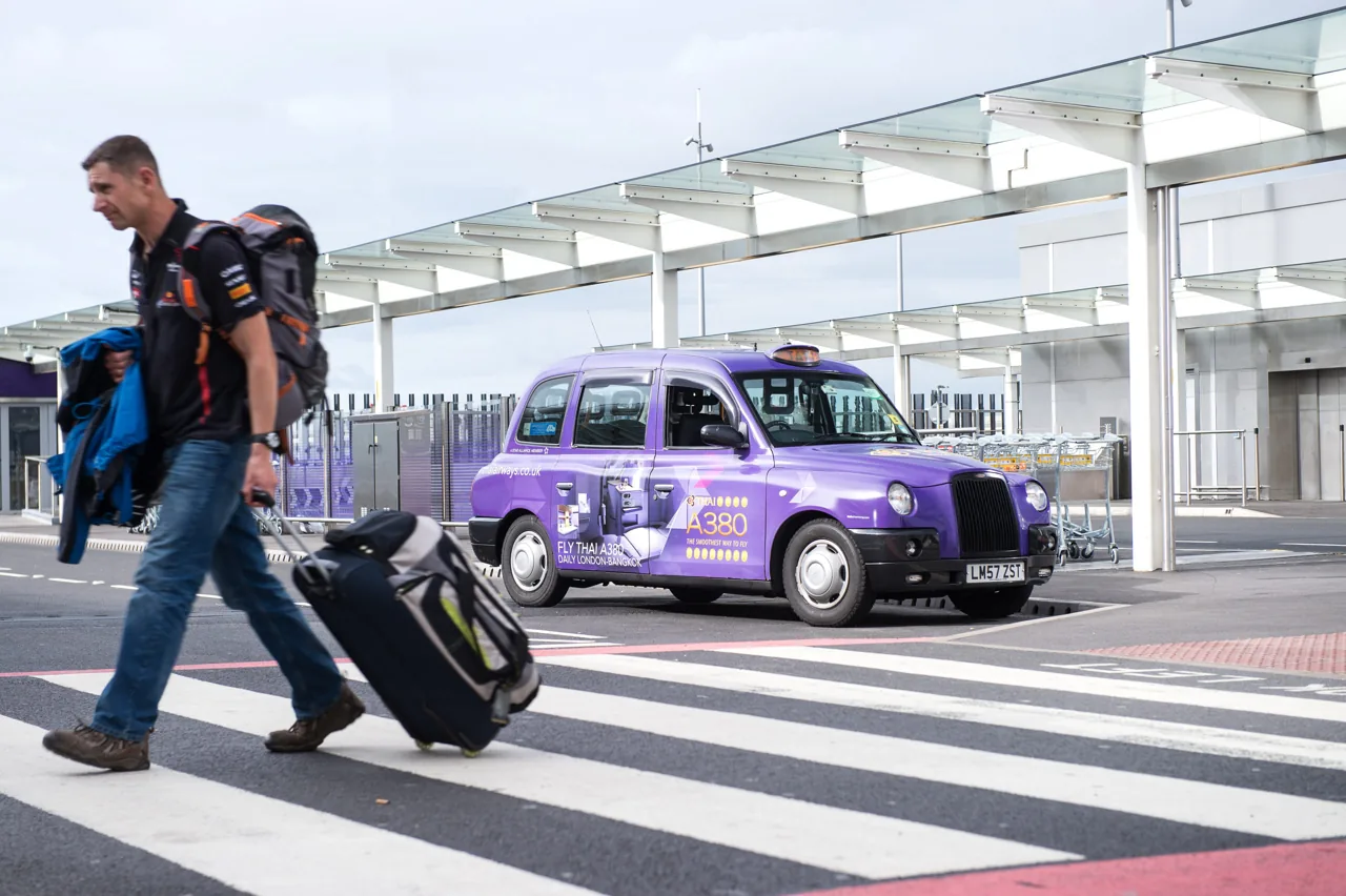 Thai Airways fully-liveried London black-cab wrap by Taxiadvertising.com